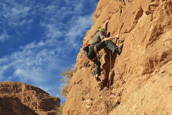 Todra Gorge rock climbing sur les falaises du canyon